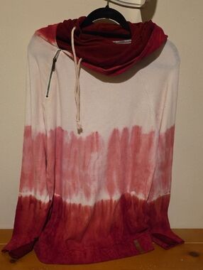AMPERSAND AVE Tie-Dye Pullover Hoodie in White and Red